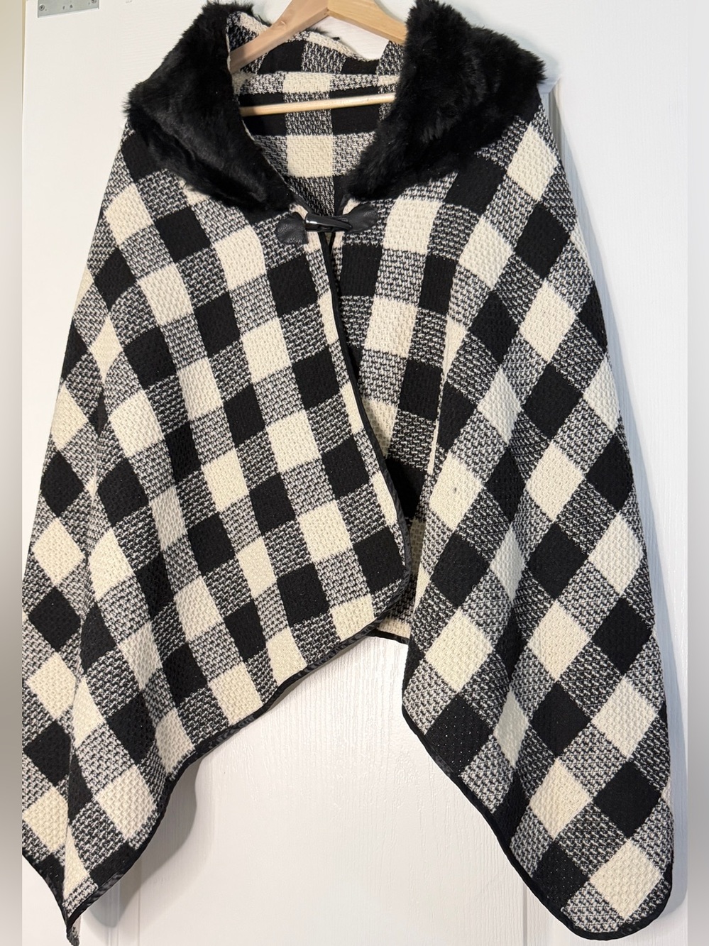 Black Cream Checkered Pashmina Blend Cape Jacket Faux Fur Collar Toggle Front